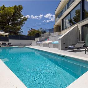 4 bedroom villa with heated pool and sea view in Vinišće, sleeps 8